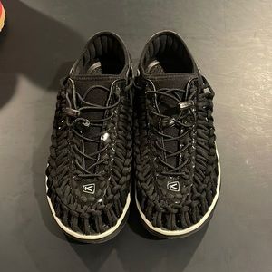 Men’s keen sandals size 7.5 only worn once in black